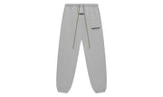 Essentials Fear of God Essentials Fleece Essential Sweatpant Light Heather Gray szary - widok główny z boku | Saturaise.com