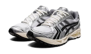 Kup oryginalne Asics Gel-Kayano 14 JJJJound Silver Black - widok z drugiego boku - Sneakersy