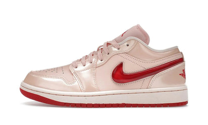 Air Jordan Air Jordan 1 Low Patent Valentine's Day czerwony-różowy - widok główny z boku | Saturaise.com