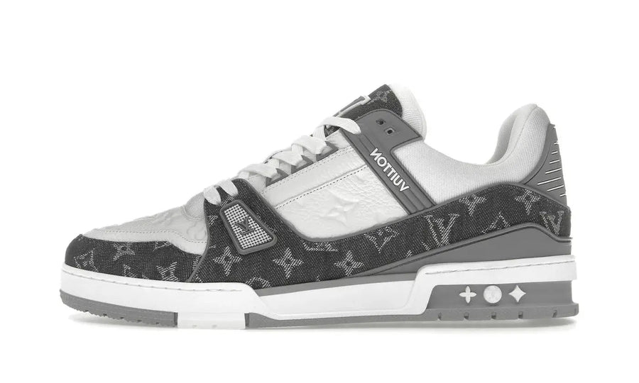 Louis Vuitton Louis Vuitton Trainer Monogram Denim Grey White biały-szary - widok główny z boku | Saturaise.com