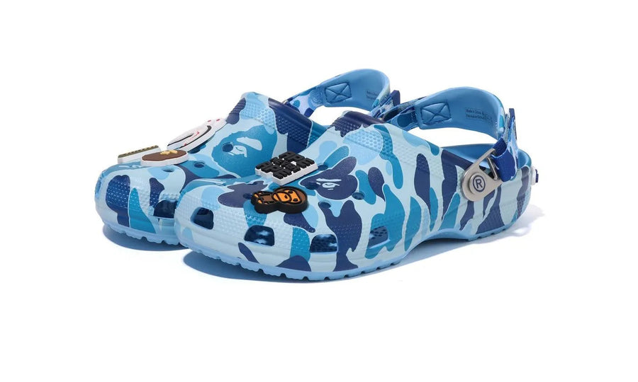 Crocs Crocs Classic Clog A Bathing Ape ABC Camo Blue niebieski-różowy - widok główny z boku | Saturaise.com