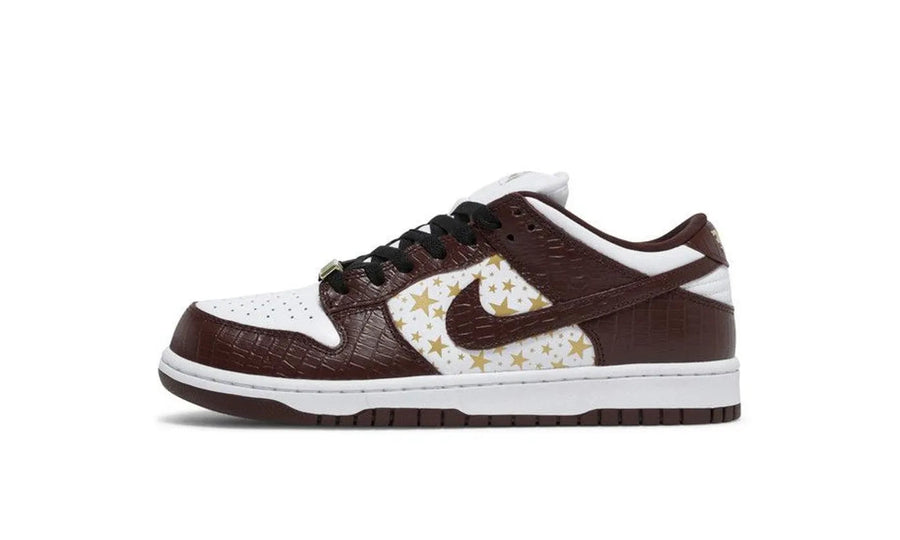 Yeezy Nike SB Dunk Low Supreme Stars Barkroot Brown (2021) biały-brązowy - widok główny z boku | Saturaise.com