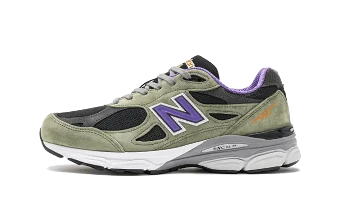 New Balance 990 V3 Olive Leaf czarny-czerwony - widok główny z boku | Saturaise.com