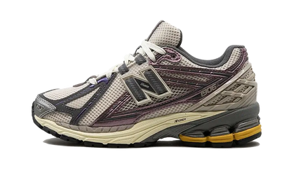 New Balance 1906R Licorice - widok główny z boku | Saturaise.com