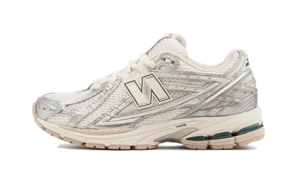 New Balance 1906R Silver Metallic Cream szary-beżowy - widok główny z boku | Saturaise.com