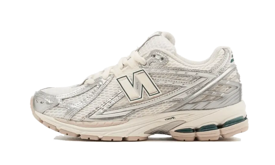 New Balance 1906R Silver Metallic Cream szary-beżowy - widok główny z boku | Saturaise.com