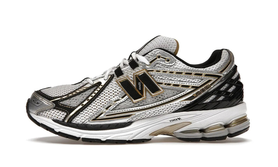 New Balance New Balance 1906R White Metallic Gold biały-granatowy - widok główny z boku | Saturaise.com