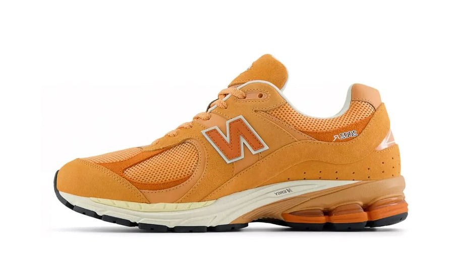 New Balance New Balance 2002R Copper - widok główny z boku | Saturaise.com