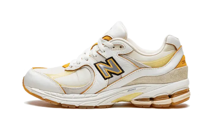 New Balance 2002R Joe Freshgoods Conversations Amongst Us szary-brązowy - widok główny z boku | Saturaise.com
