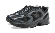 Kup oryginalne New Balance 530 Triple Black - widok z drugiego boku - Sneakersy