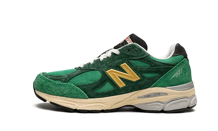 New Balance 990 V3 MiUSA Teddy Santis Green Gold czerwony-zielony - widok główny z boku | Saturaise.com