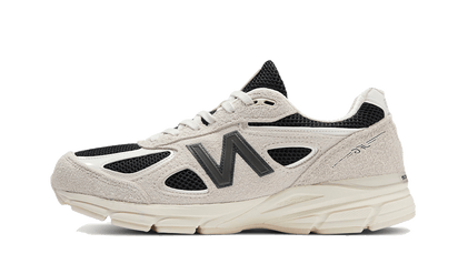 New Balance 990 V4 MiUSA Joe Freshgoods Intro czarny-biały - widok główny z boku | Saturaise.com