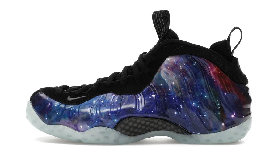 Nike Nike Air Foamposite One Galaxy (2025) czarny-granatowy - widok główny z boku | Saturaise.com