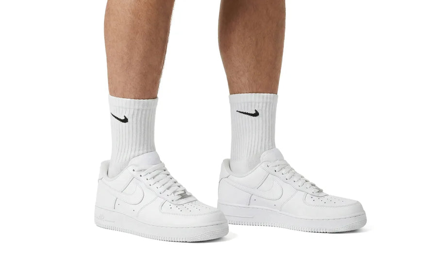 Nike Air Force 1 Low '07 Triple White - zdjęcie 4