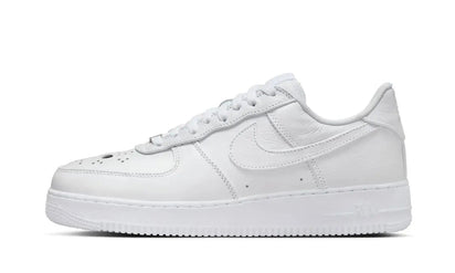 Nike Air Force 1 Low Jason Voorhees biały - widok główny z boku | Saturaise.com