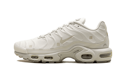 Nike Air Max Plus A-COLD-WALL Platinum Tint czarny-biały - widok główny z boku | Saturaise.com