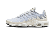 Nike Air Max Plus Sail Pure Platinum Silver biały-szary - widok główny z boku | Saturaise.com