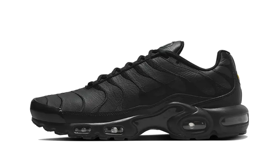 Nike Air Max Plus Triple Black Leather czarny-biały - widok główny z boku | Saturaise.com