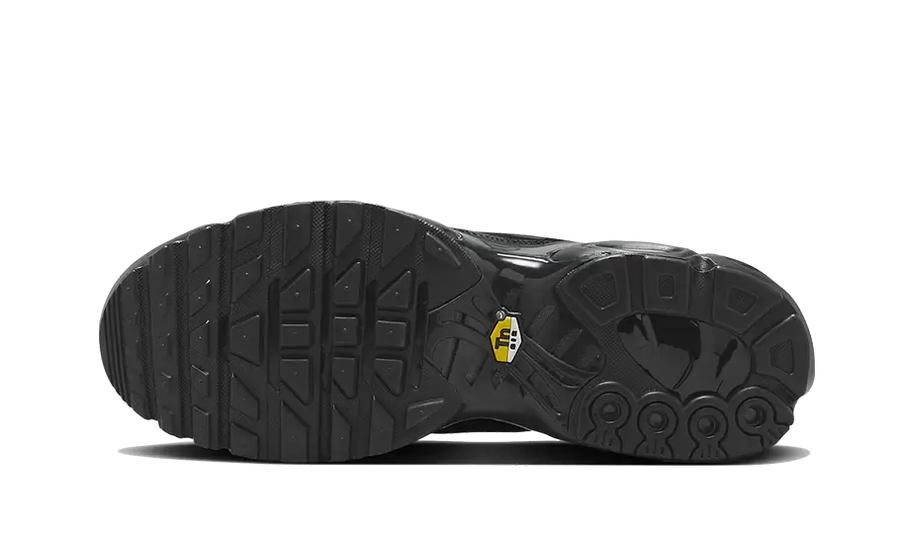 Buty Nike Air Max Plus Triple Black Leather - widok z przodu - Rozmiary EU