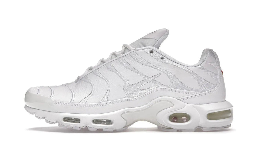 Nike Nike Air Max Plus Triple White biały - widok główny z boku | Saturaise.com