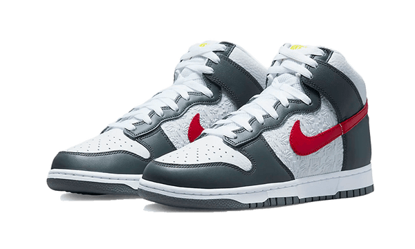 Dunk High Embossed Basketball Grey Red - Kup oryginalne Dunk High Embossed Basketball Grey Red - widok z drugiego boku - Sneakersy