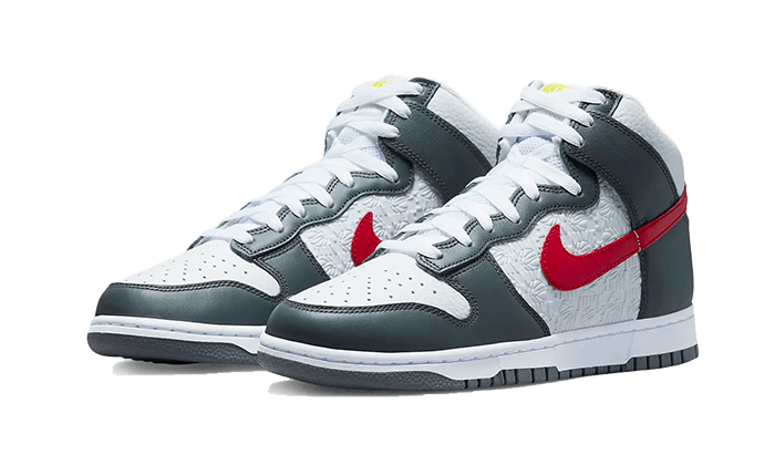 Kup oryginalne Dunk High Embossed Basketball Grey Red - widok z drugiego boku - Sneakersy
