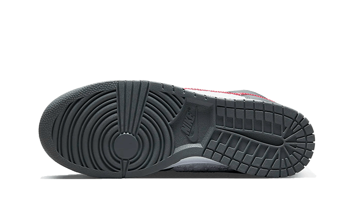 Buty Nike Dunk High Embossed Basketball Grey Red - widok z przodu - Rozmiary EU