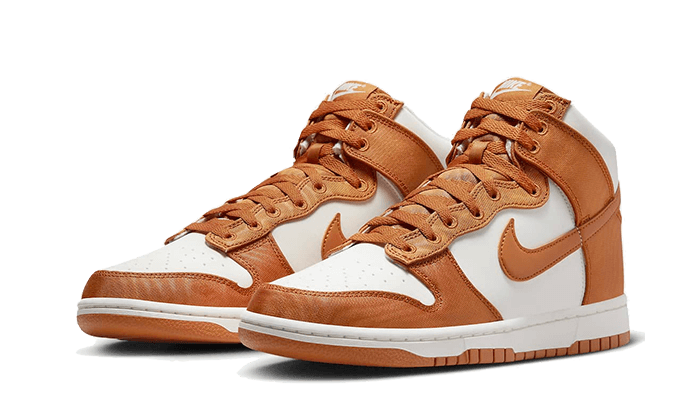 Kup oryginalne Dunk High Satin Curry - widok z drugiego boku - Sneakersy
