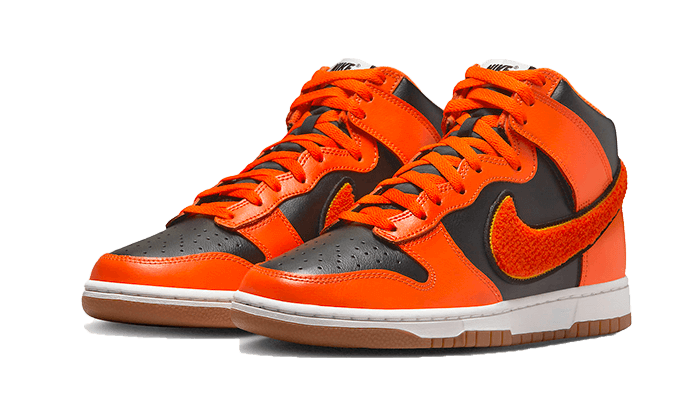 Kup oryginalne Dunk High University Chenille Swoosh Safty Orange - widok z drugiego boku - Sneakersy