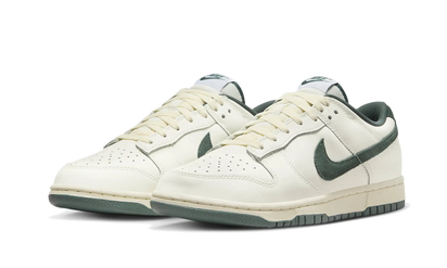 Kup oryginalne Dunk Low Athletic Department Deep Jungle FQ8080-133 - widok z drugiego boku - Sneakersy