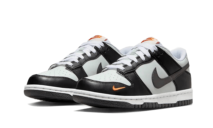 Kup oryginalne Dunk Low Black Grey Orange FN7784-001 - widok z drugiego boku - Sneakersy