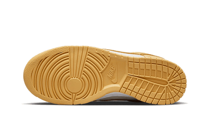 Buty Nike Dunk Low Celestial Gold Suede - widok z przodu - Rozmiary EU