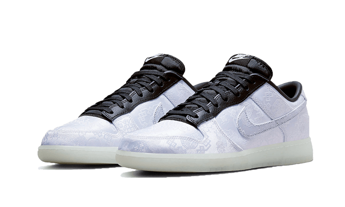 Kup oryginalne Dunk Low CLOT Fragment White FN0315-110 - widok z drugiego boku - Sneakersy