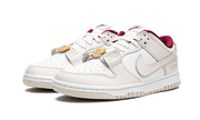 Kup oryginalne Dunk Low Just Do It White Phantom DV1160-100 - widok z drugiego boku - Sneakersy