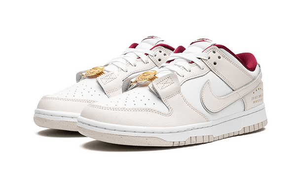 Dunk Low Just Do It White Phantom - Kup oryginalne Dunk Low Just Do It White Phantom DV1160-100 - widok z drugiego boku - Sneakersy