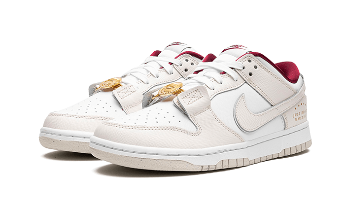 Kup oryginalne Dunk Low Just Do It White Phantom DV1160-100 - widok z drugiego boku - Sneakersy
