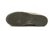 Buty Nike Dunk Low Light Bone Dark Stucco - widok z przodu - Rozmiary EU