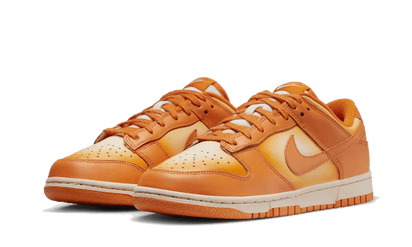 Kup oryginalne Dunk Low Magma Orange DX2953-800 - widok z drugiego boku - Sneakersy