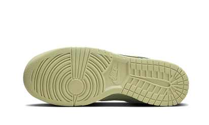 Buty Nike Dunk Low Premium Oil Green - widok z przodu - Rozmiary EU