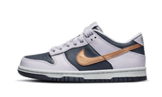 Nike Dunk Low SE Copper Swoosh niebieski-fioletowy - widok główny z boku | Saturaise.com