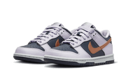 Kup oryginalne Dunk Low SE Copper Swoosh DX1663-400 - widok z drugiego boku - Sneakersy