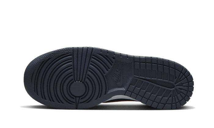 Buty Nike Dunk Low SE Copper Swoosh - widok z przodu - Rozmiary EU