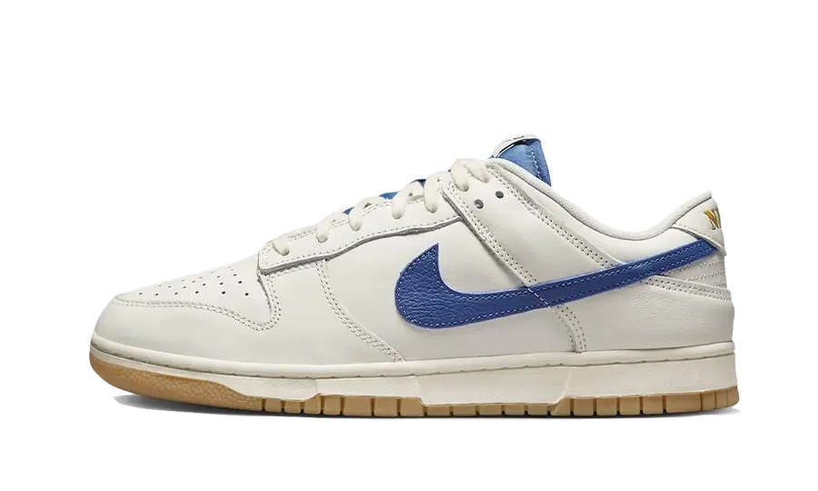 Nike Dunk Low SE Sail Dark Marina Blue biały-niebieski - widok główny z boku | Saturaise.com