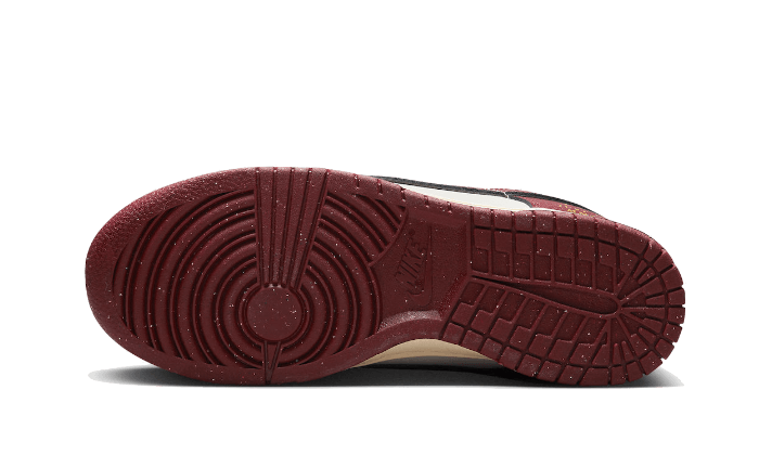 Buty Nike Dunk Low SE Sail Team Red - widok z przodu - Rozmiary EU