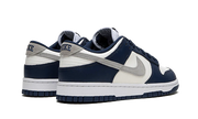Buty Nike Dunk Low Summit White Midnight Navy - widok z przodu - Rozmiary EU