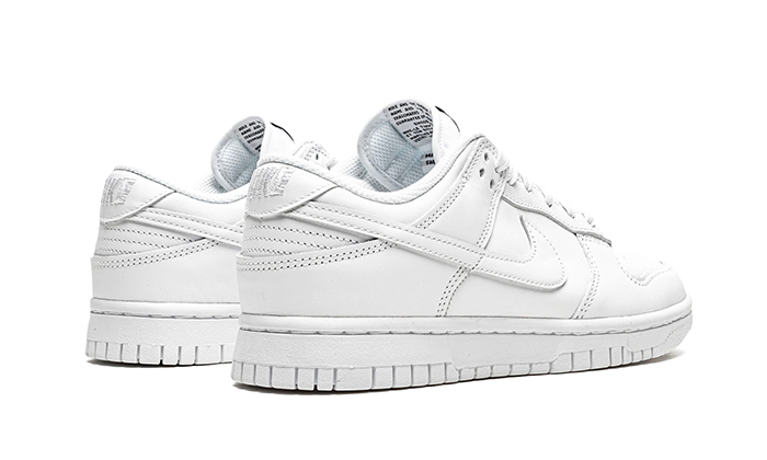 Buty Nike Dunk Low Triple White (2021) - widok z przodu - Rozmiary EU