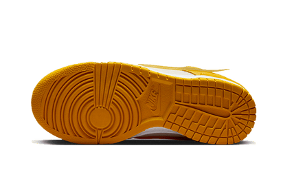 Buty Nike Dunk Low Twist Vivid Sulfur - widok z przodu - Rozmiary EU