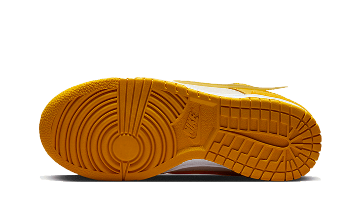 Buty Nike Dunk Low Twist Vivid Sulfur - widok z przodu - Rozmiary EU