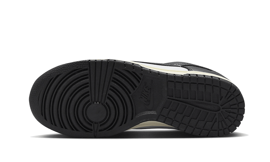 Buty Nike Dunk Low Vintage Panda - widok z przodu - Rozmiary EU