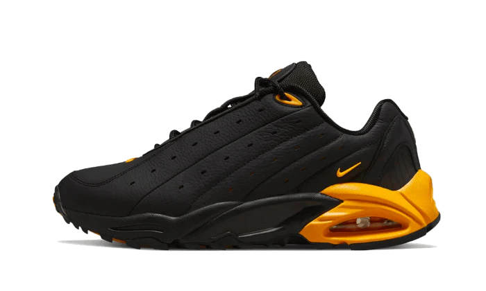 Nike NOCTA Hot Step Air Terra Black University Gold czarny-złoty - widok główny z boku | Saturaise.com